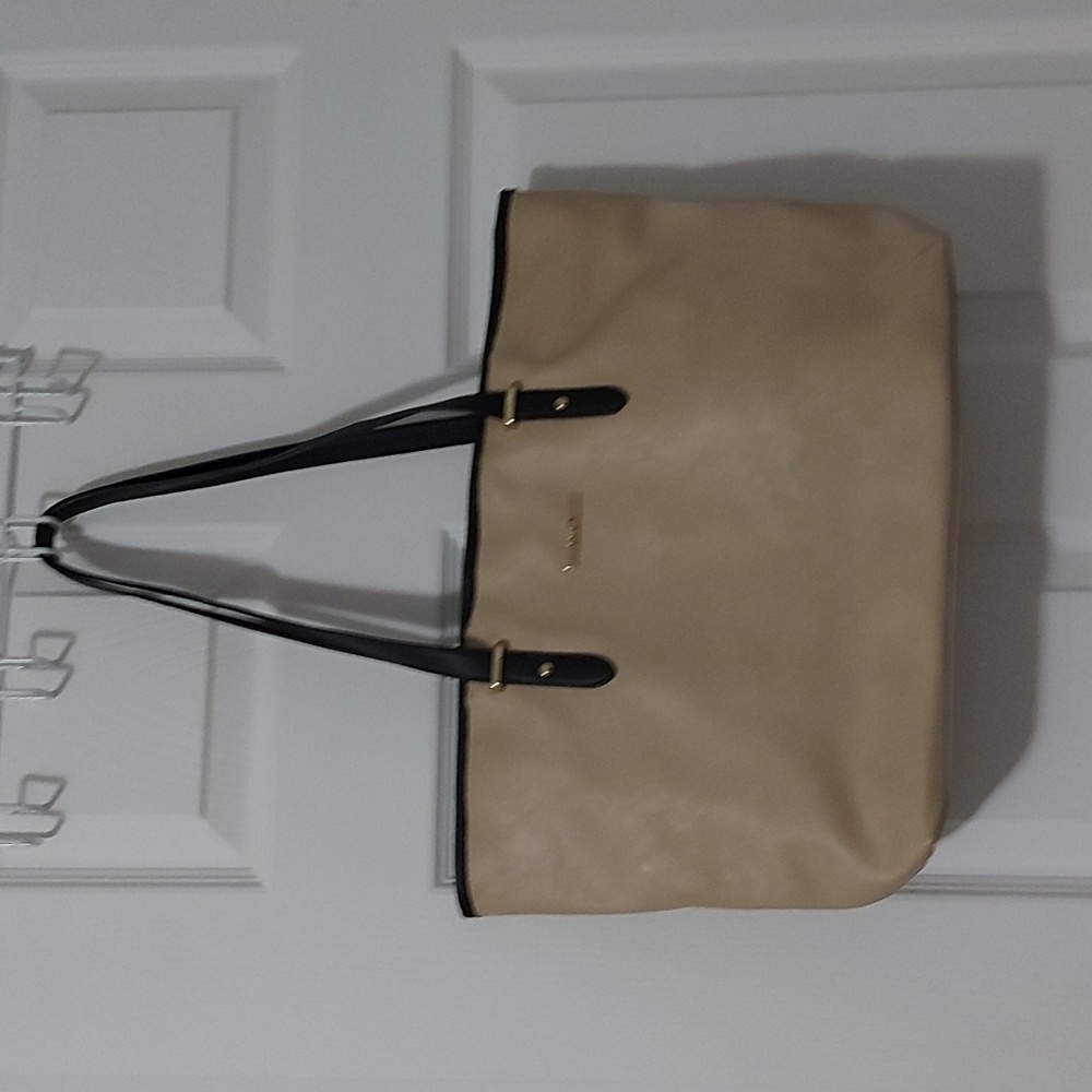 Lula purse, like new condition